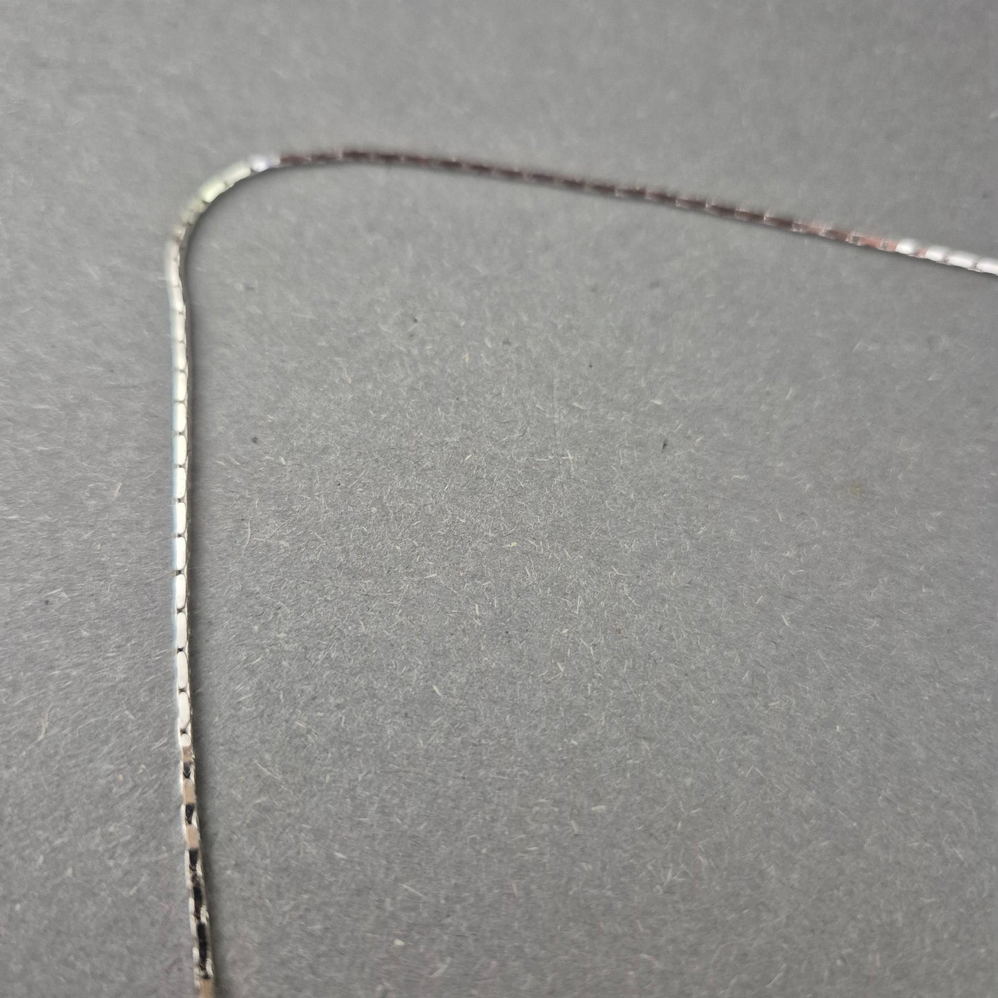 Vintage Kette mit rundem Anhänger – Graviertes Muster