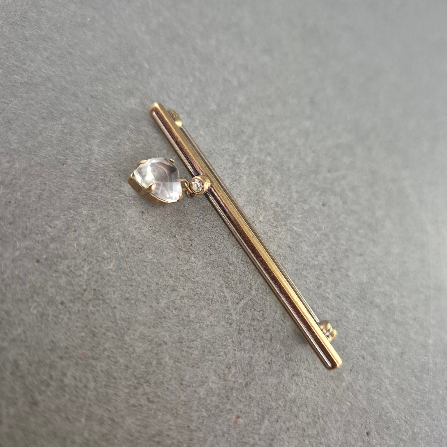 Vintage Brosche mit Herz Anhänger – Schlicht und Edel