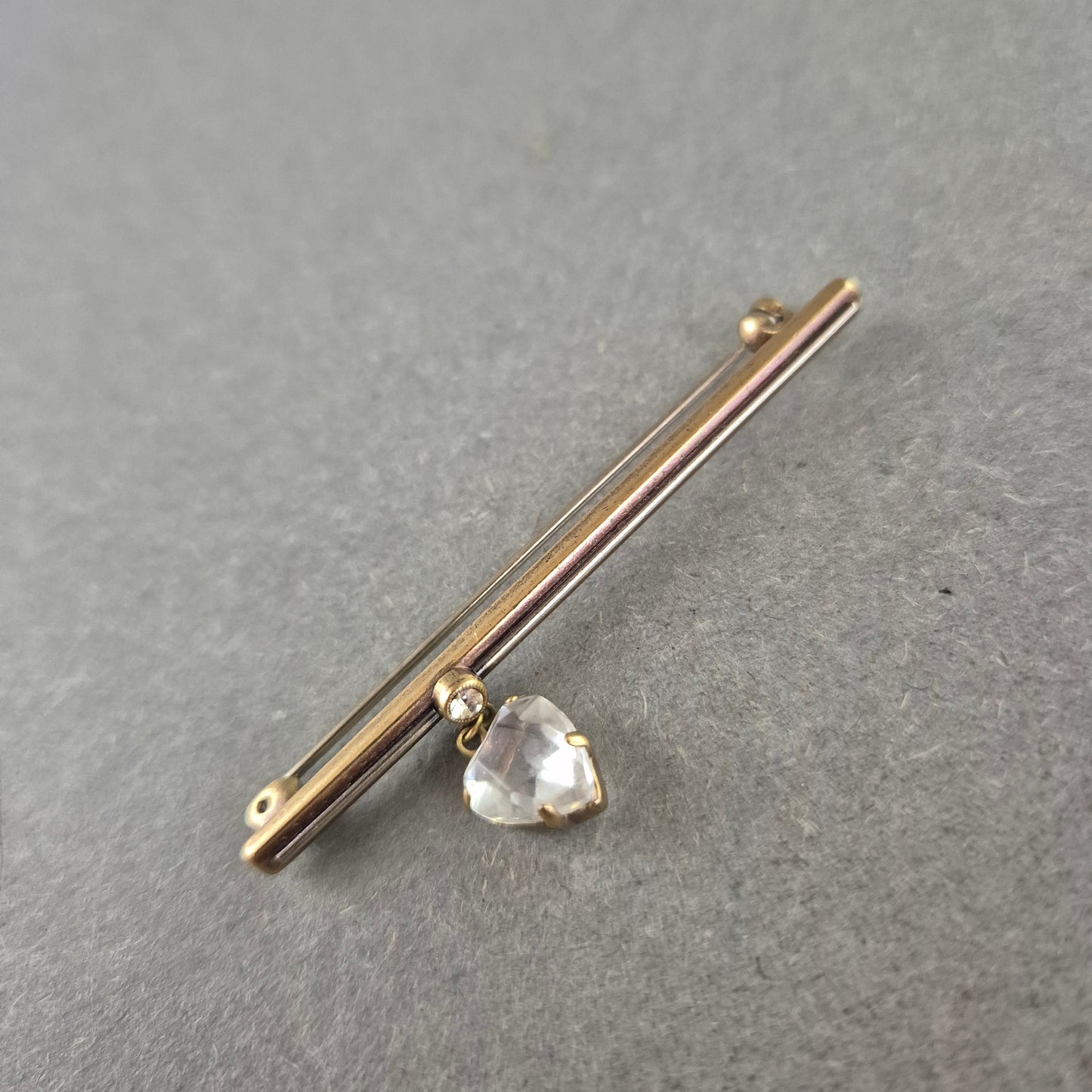 Vintage Brosche mit Herz Anhänger – Schlicht und Edel