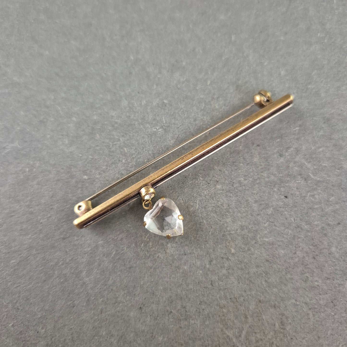 Vintage Brosche mit Herz Anhänger – Schlicht und Edel