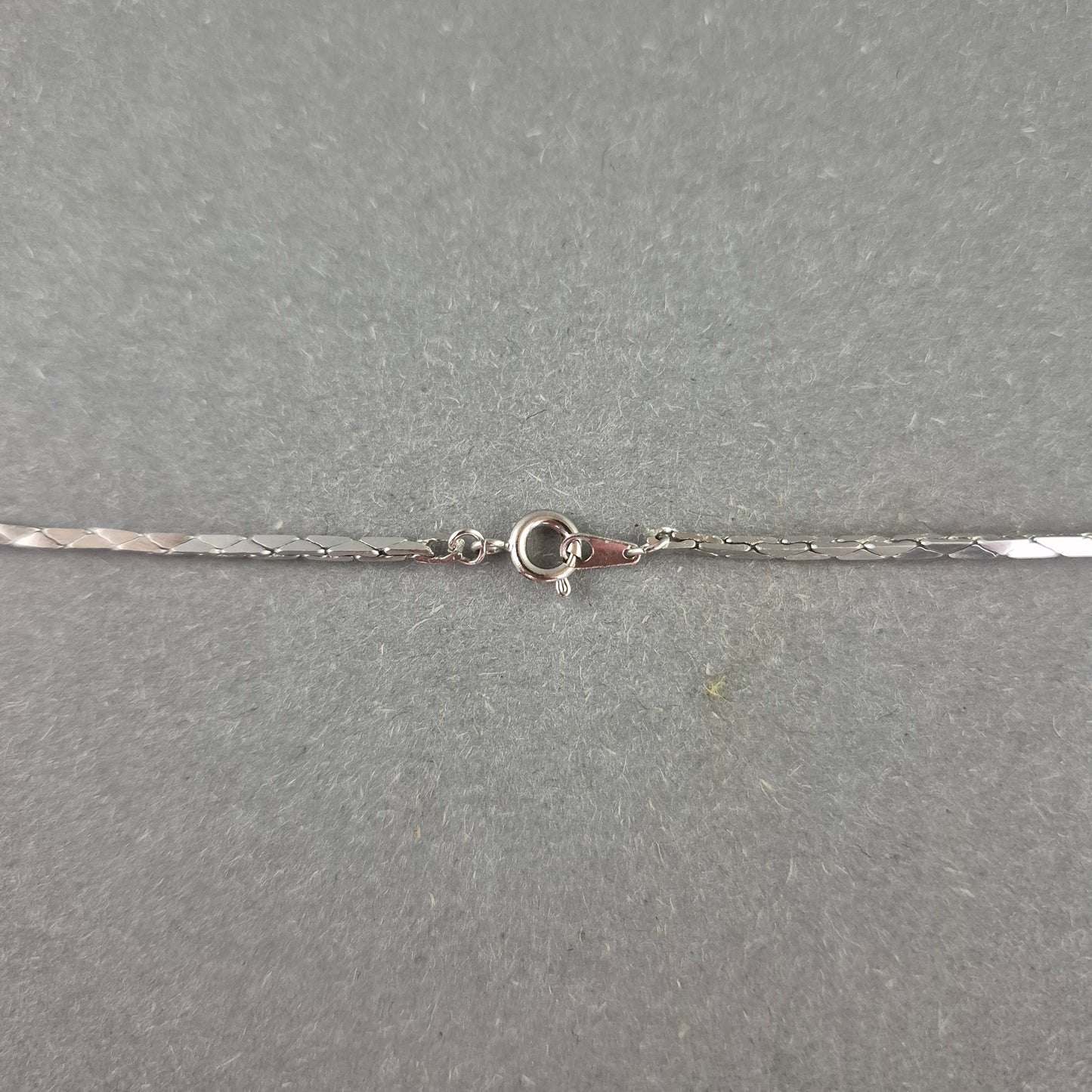 Vintage Kette mit funkelndem Anhänger – Strahlend Elegant