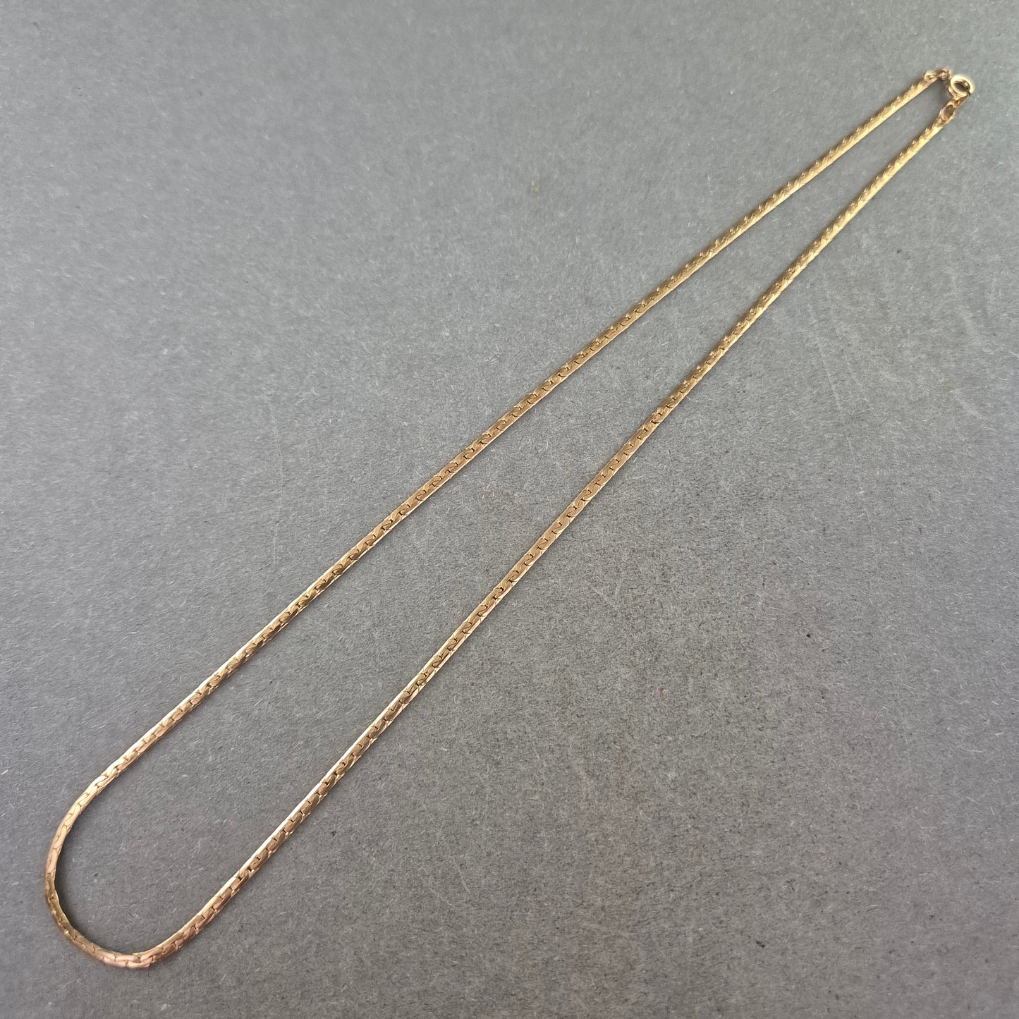 Feine Halskette – Schlichte Gliederkette in warmem Ton