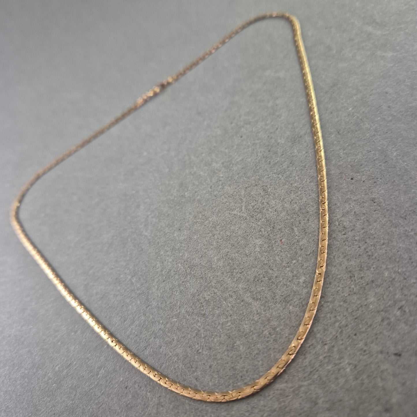 Feine Halskette – Schlichte Gliederkette in warmem Ton