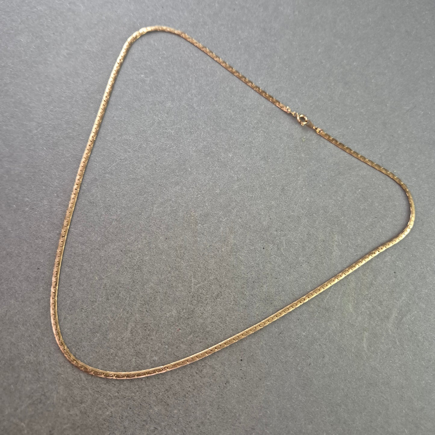 Feine Halskette – Schlichte Gliederkette in warmem Ton