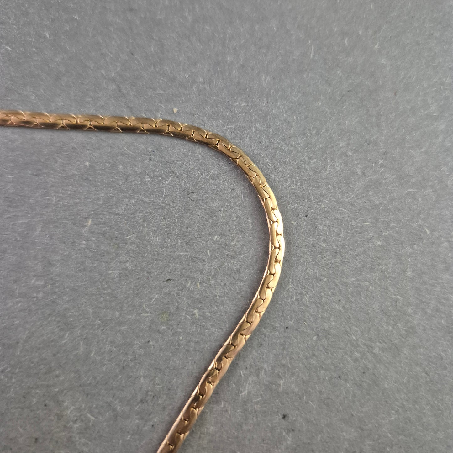 Feine Halskette – Schlichte Gliederkette in warmem Ton