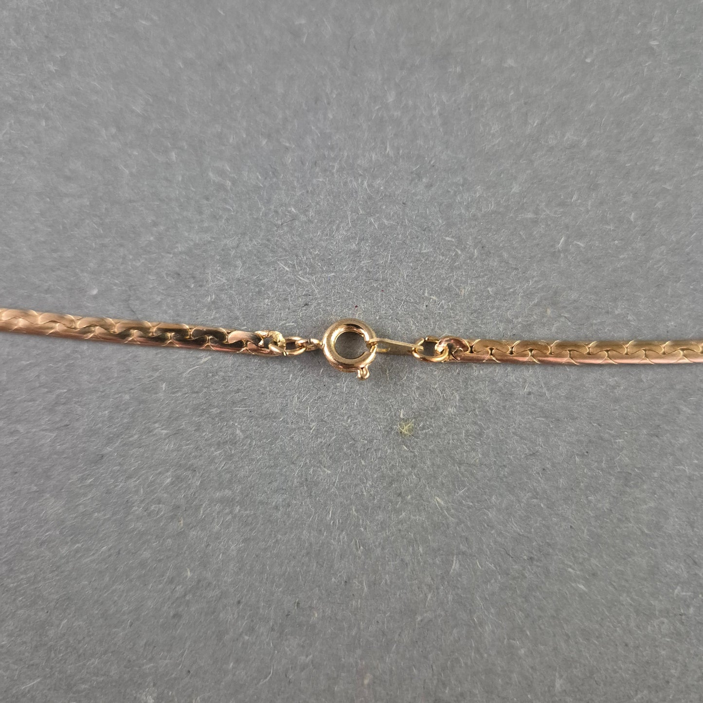 Feine Halskette – Schlichte Gliederkette in warmem Ton