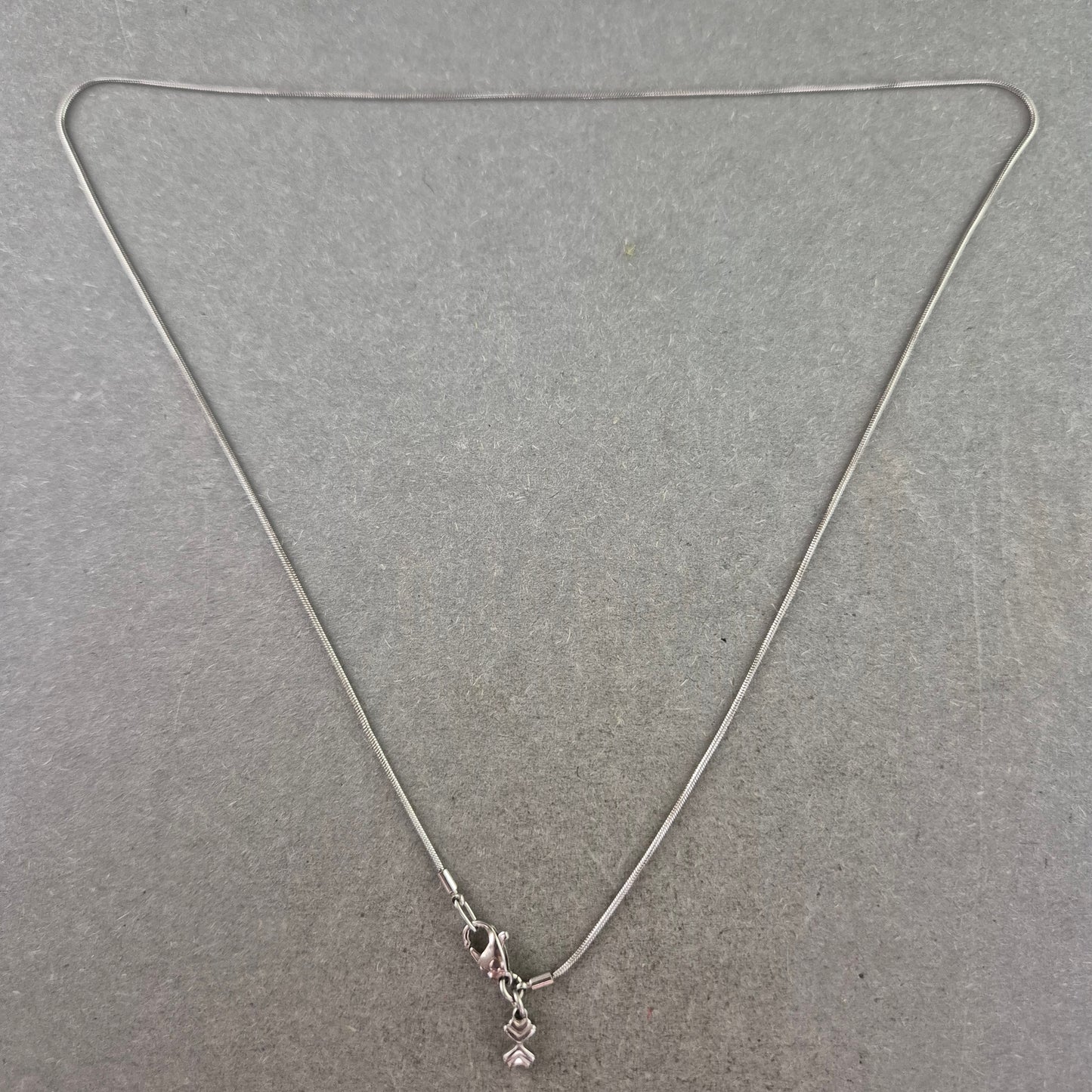 Feine Halskette mit Schlüssel Anhänger – Minimalistisches Design