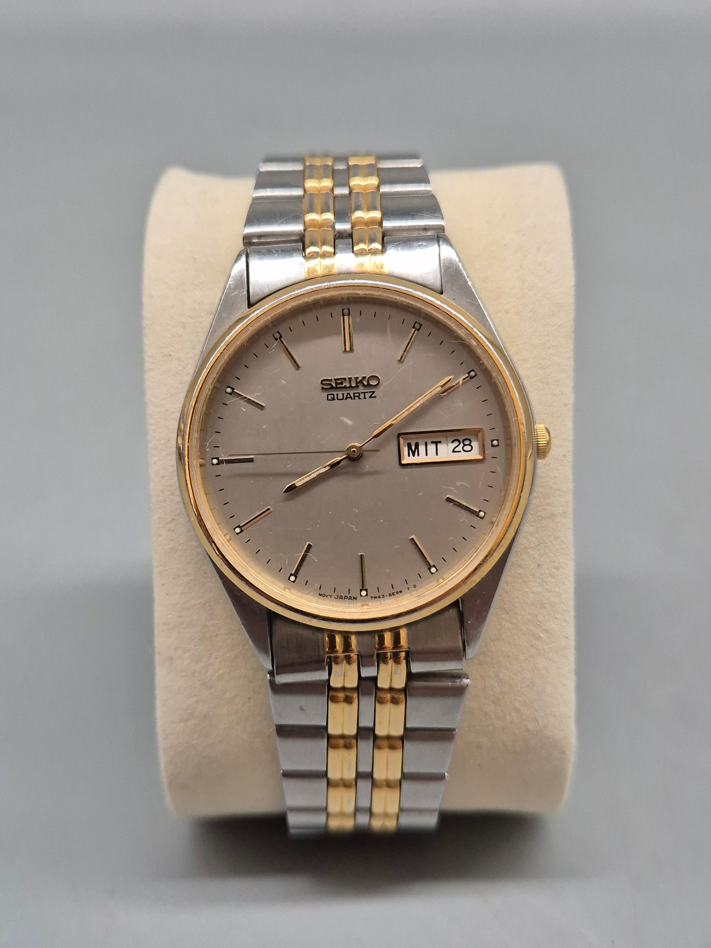 Klassische Seiko Herren Uhr – Zweifarbiger Look mit Datumsanzeige