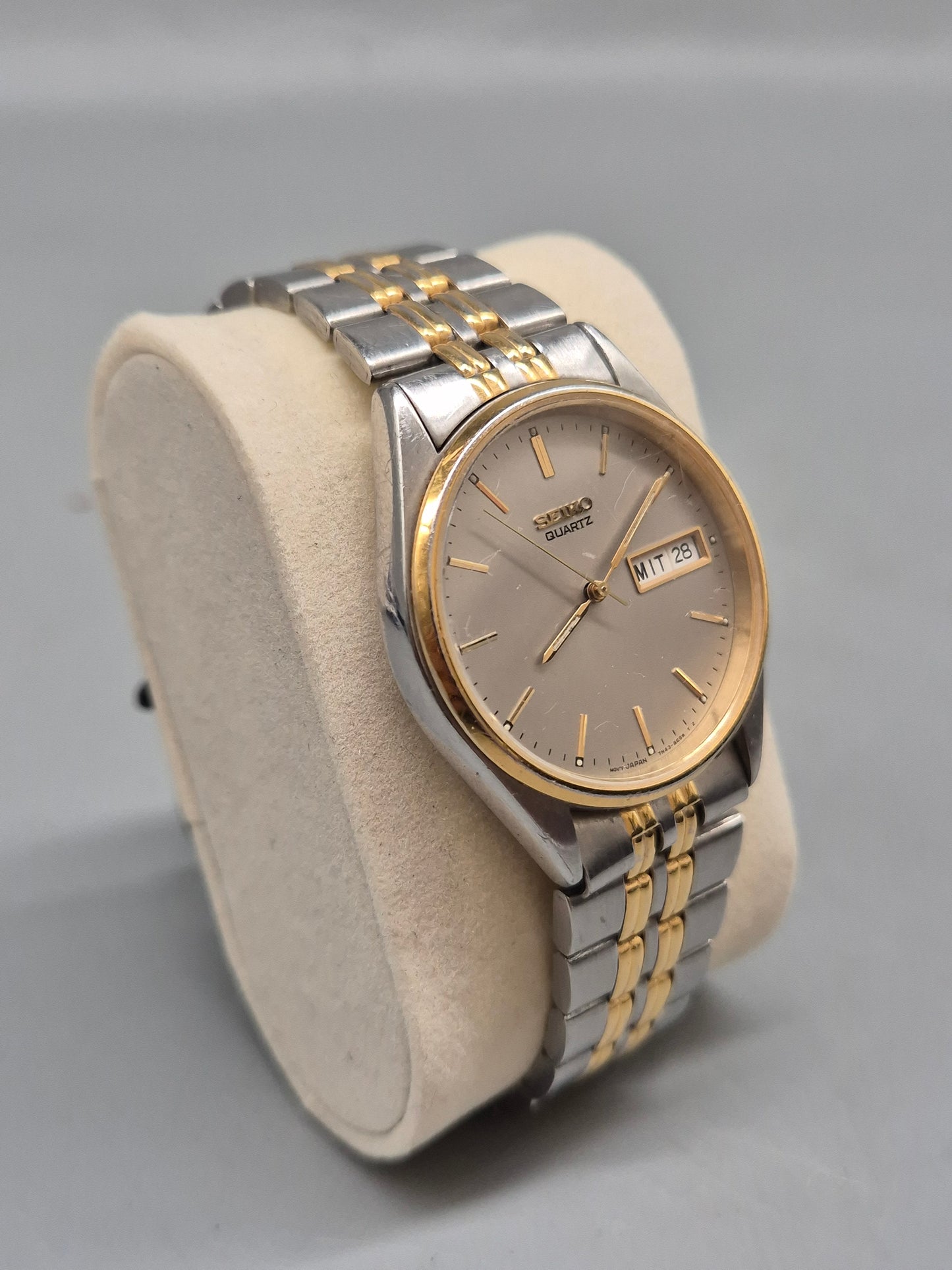 Klassische Seiko Herren Uhr – Zweifarbiger Look mit Datumsanzeige