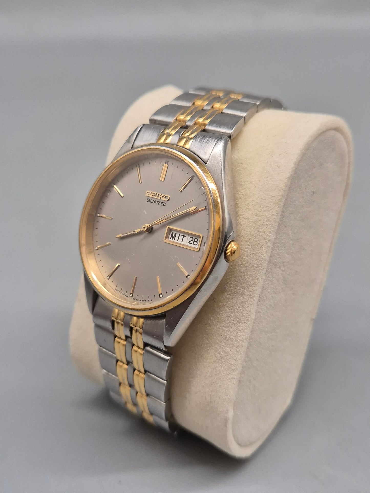 Klassische Seiko Herren Uhr – Zweifarbiger Look mit Datumsanzeige