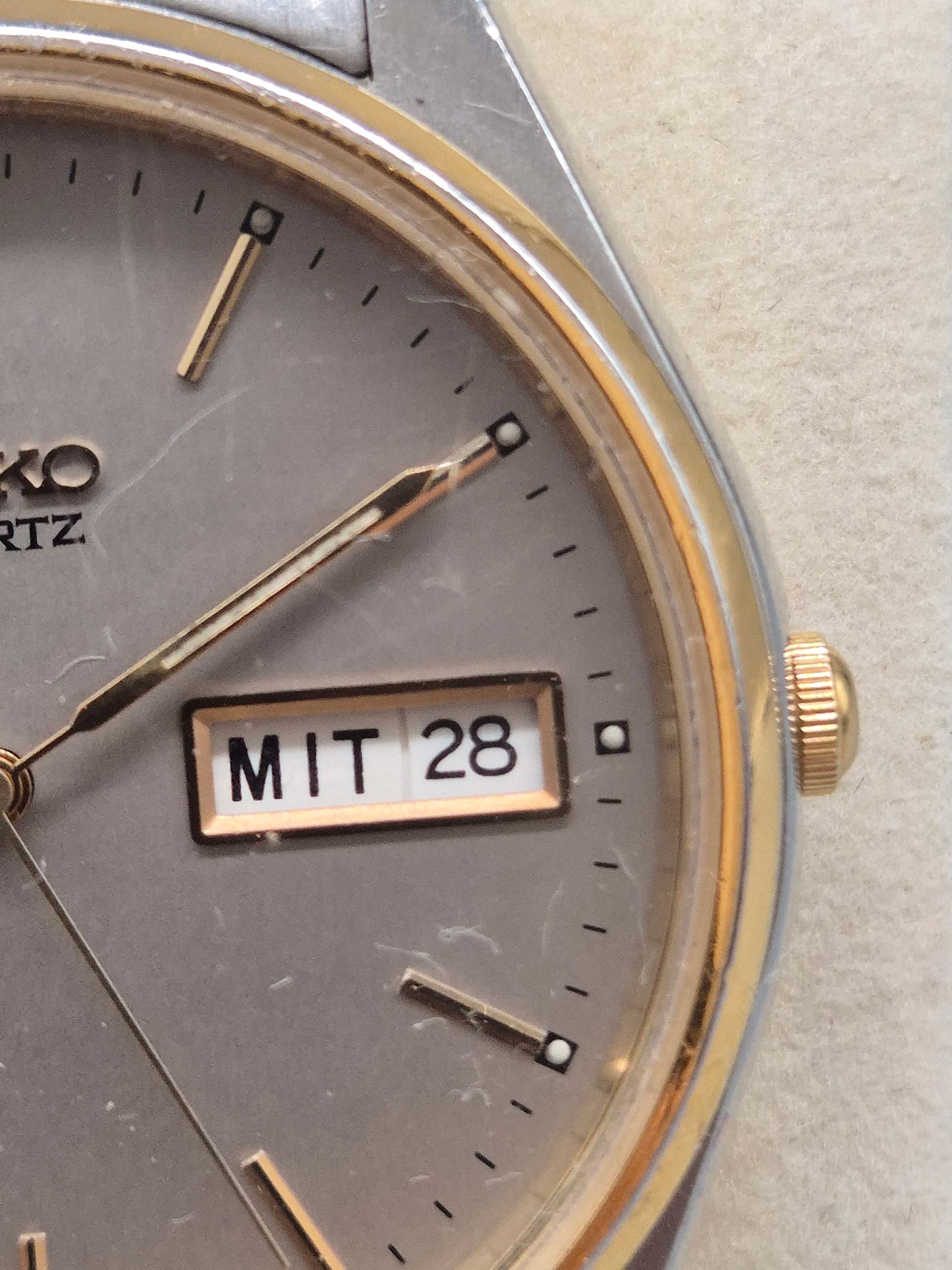 Klassische Seiko Herren Uhr – Zweifarbiger Look mit Datumsanzeige