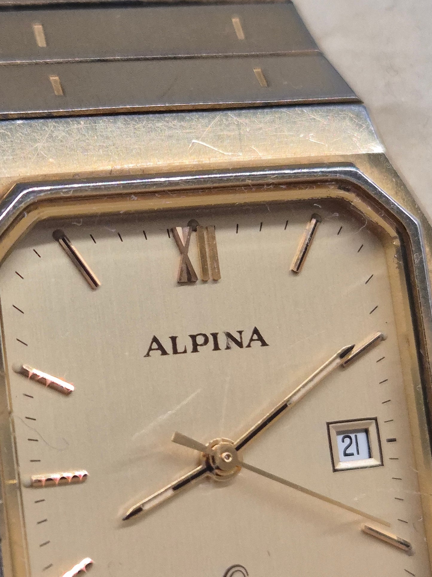 Alpina Herren Uhr – Schweizer Eleganz im rechteckigen Design