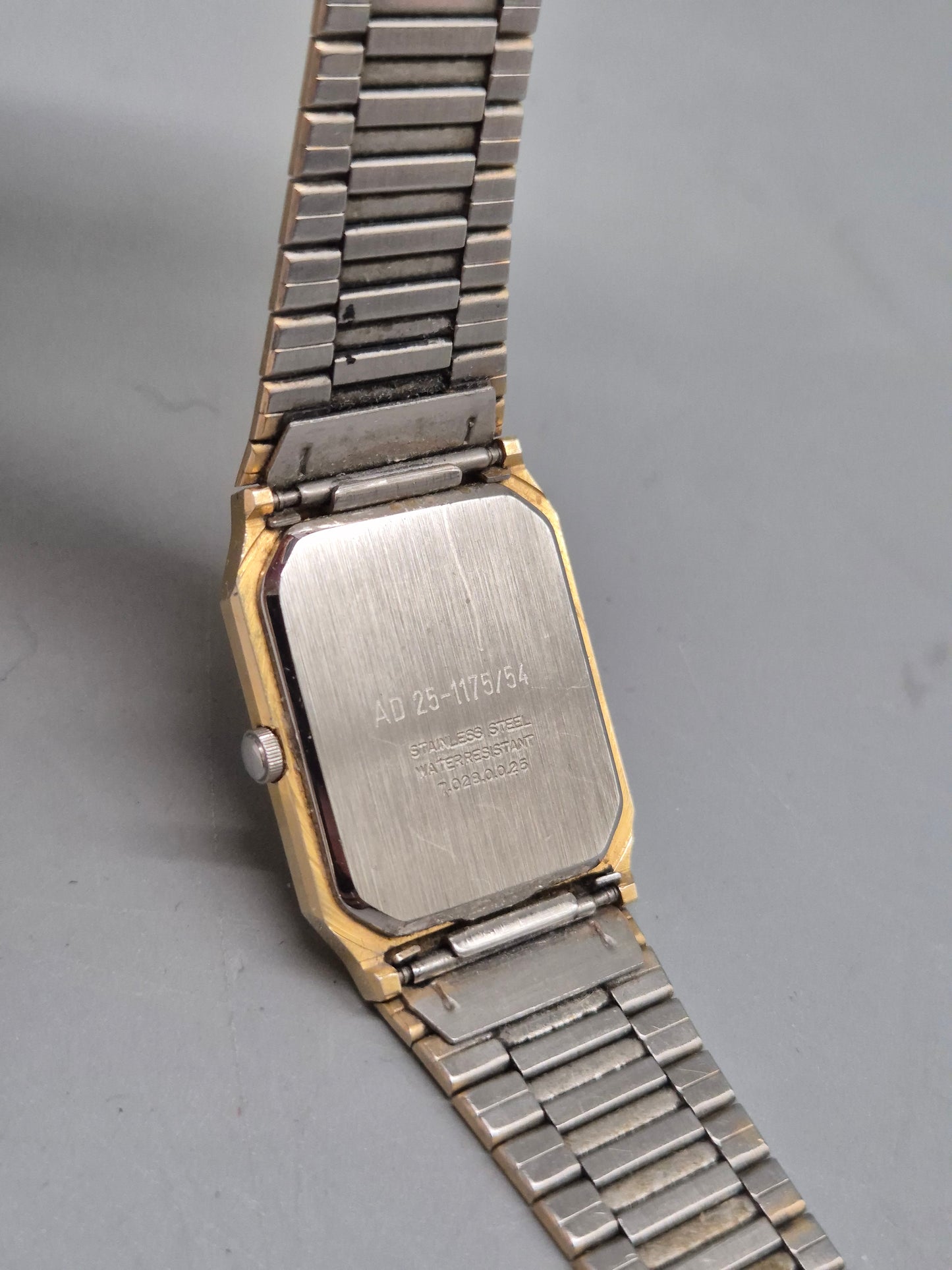 Alpina Herren Uhr – Schweizer Eleganz im rechteckigen Design