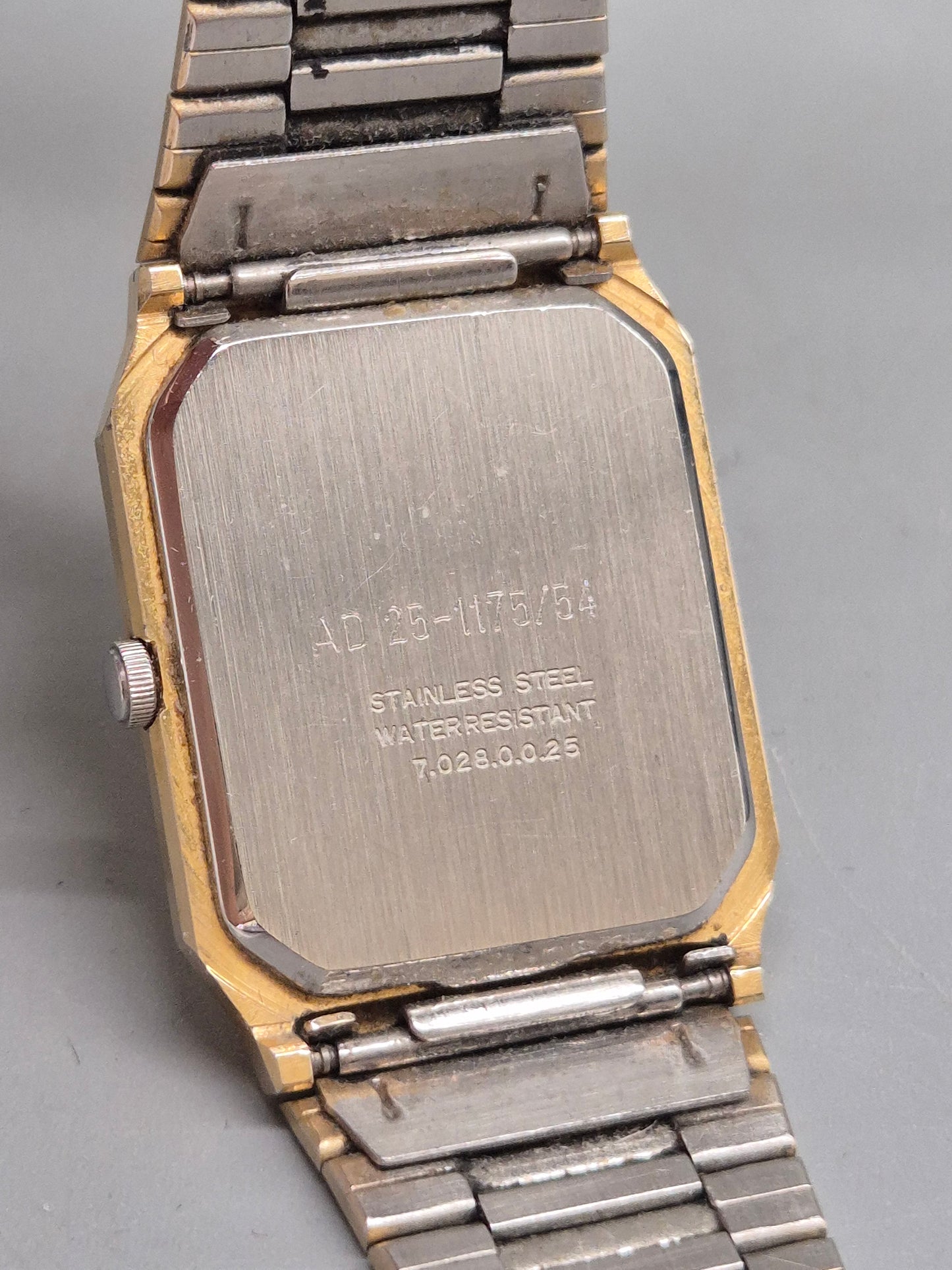 Alpina Herren Uhr – Schweizer Eleganz im rechteckigen Design