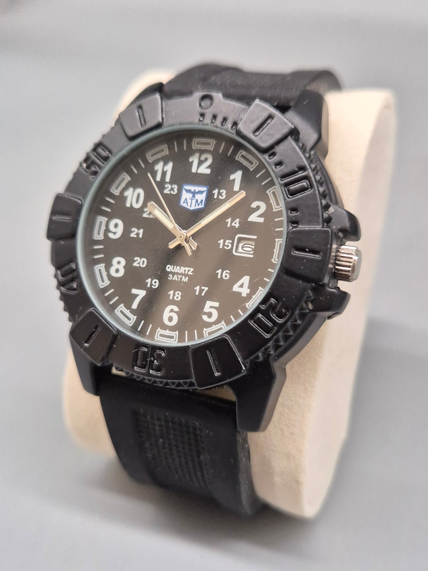 Sportliche Herren Uhr mit robustem Design und Datumsanzeige