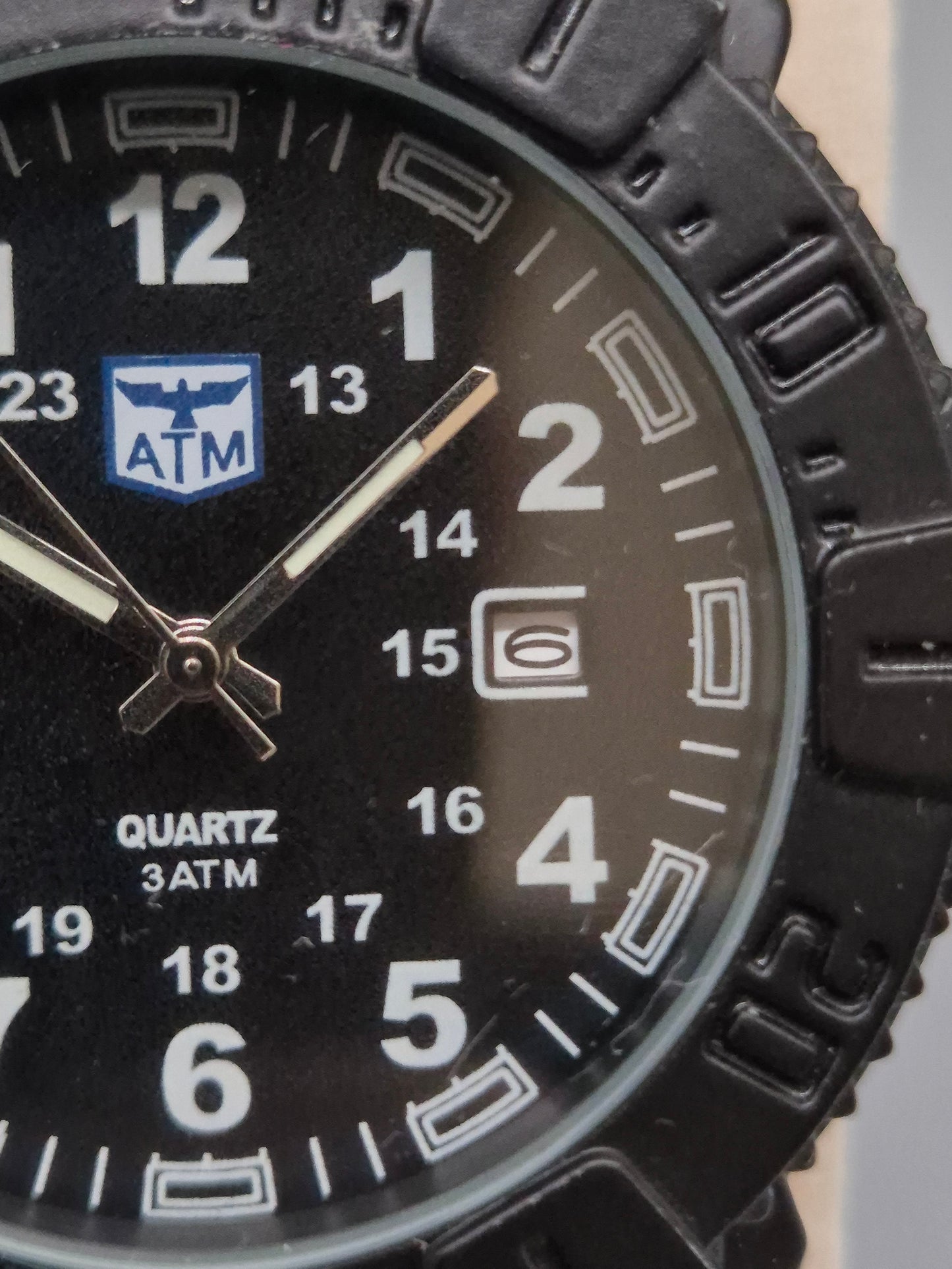 Sportliche Herren Uhr mit robustem Design und Datumsanzeige