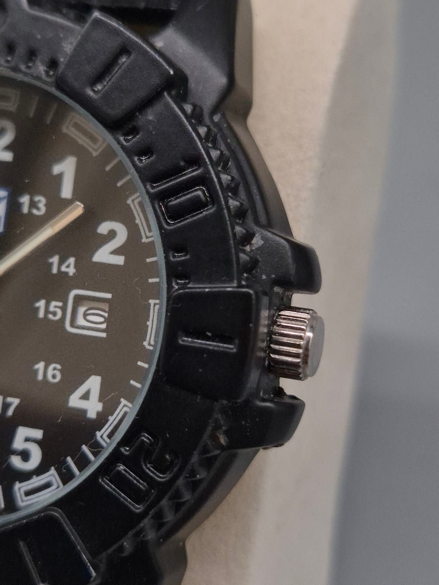 Sportliche Herren Uhr mit robustem Design und Datumsanzeige