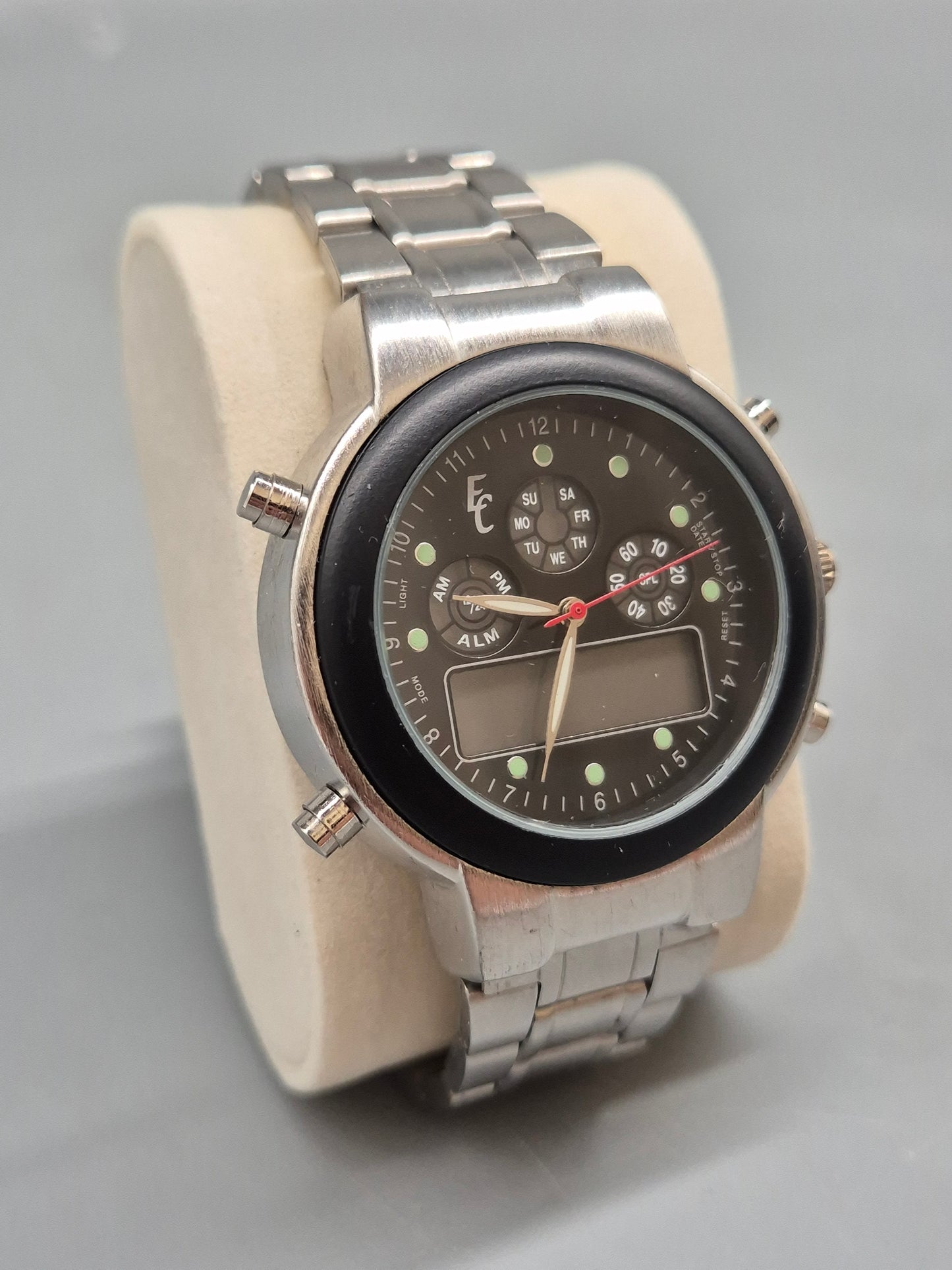 Multifunktionale Eric Chevillard Herren Uhr mit Edelstahlarmband