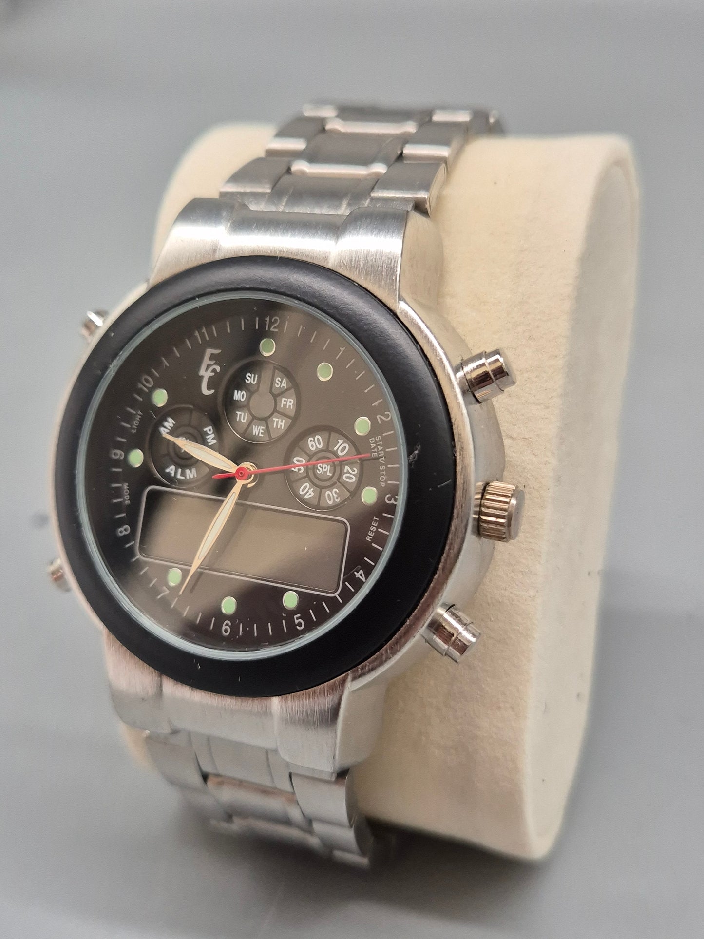 Multifunktionale Eric Chevillard Herren Uhr mit Edelstahlarmband