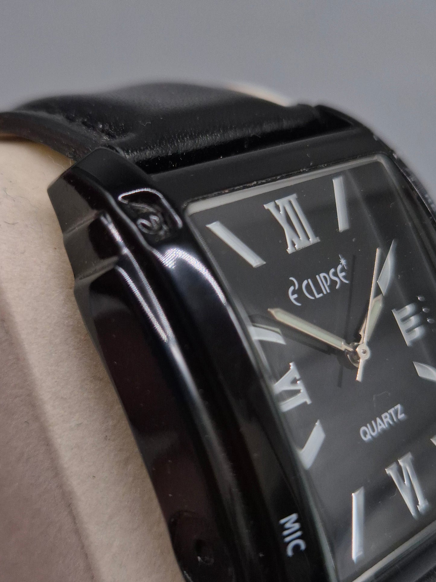 Eclipse Herren Uhr im Retro-Stil mit eckigem Gehäuse