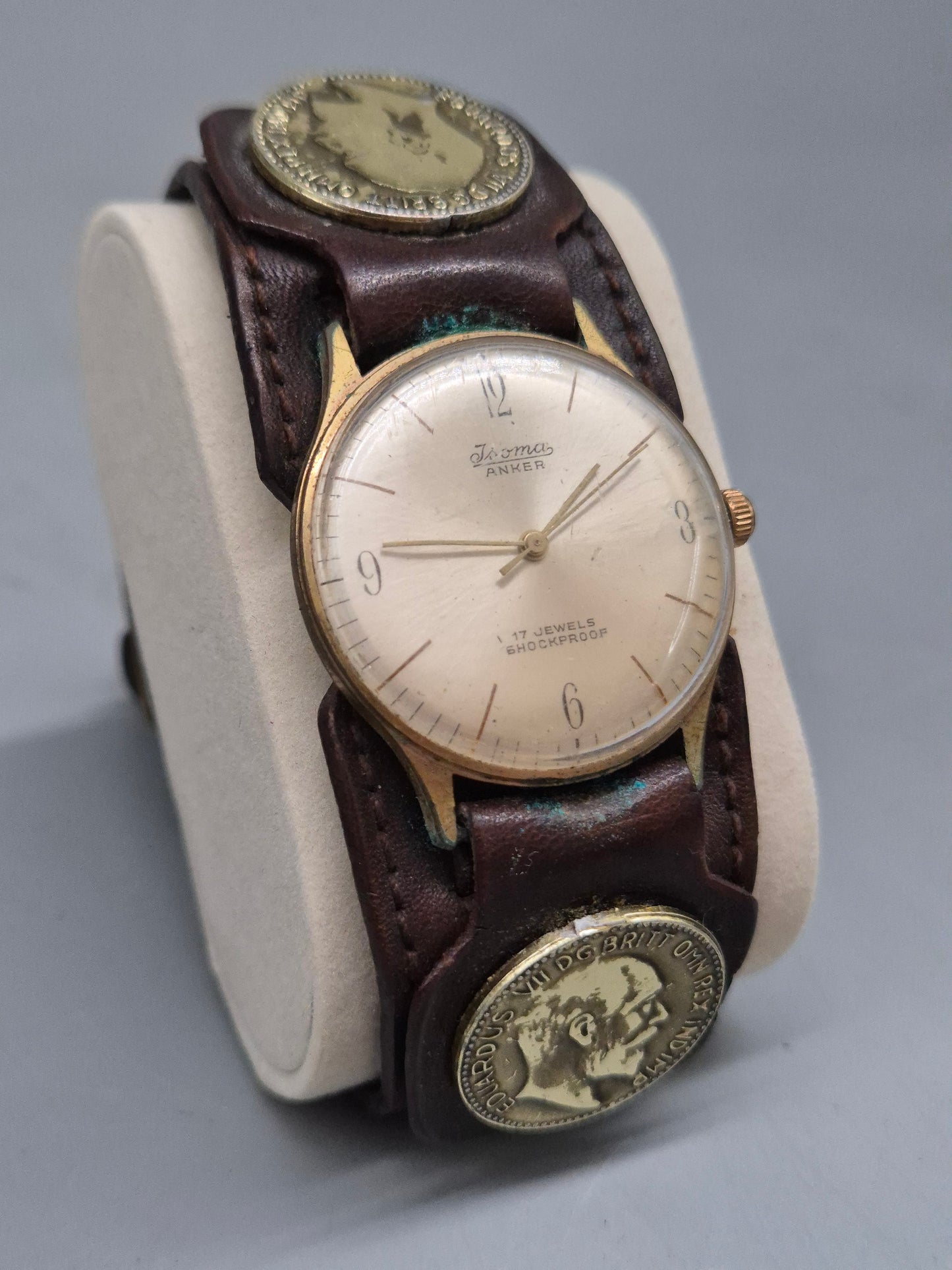 Vintage Isoma Herren Uhr mit Lederband und Münz-Applikation