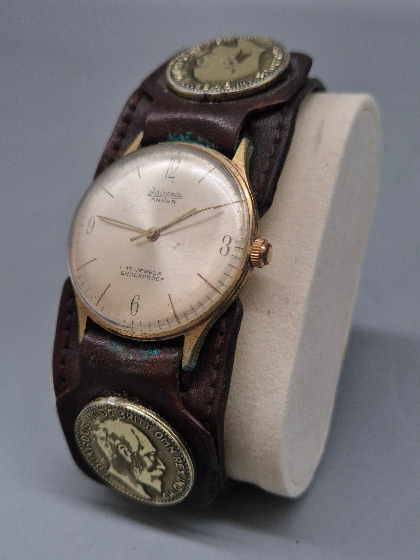 Vintage Isoma Herren Uhr mit Lederband und Münz-Applikation