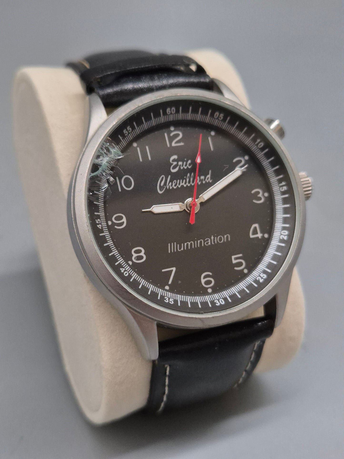 Klassische Eric Chevillard Herren Uhr – Mit Lederarmband & Beleuchtung