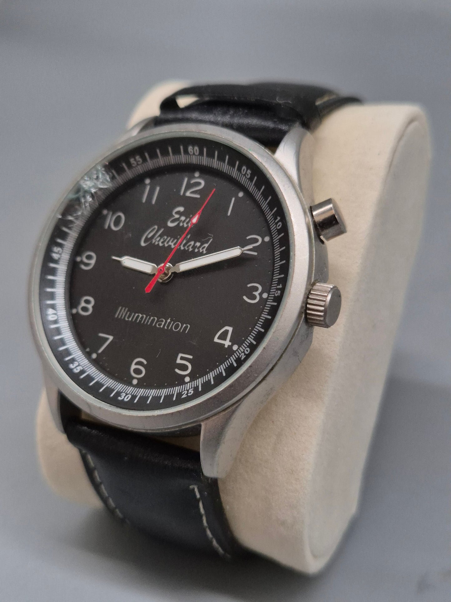 Klassische Eric Chevillard Herren Uhr – Mit Lederarmband & Beleuchtung