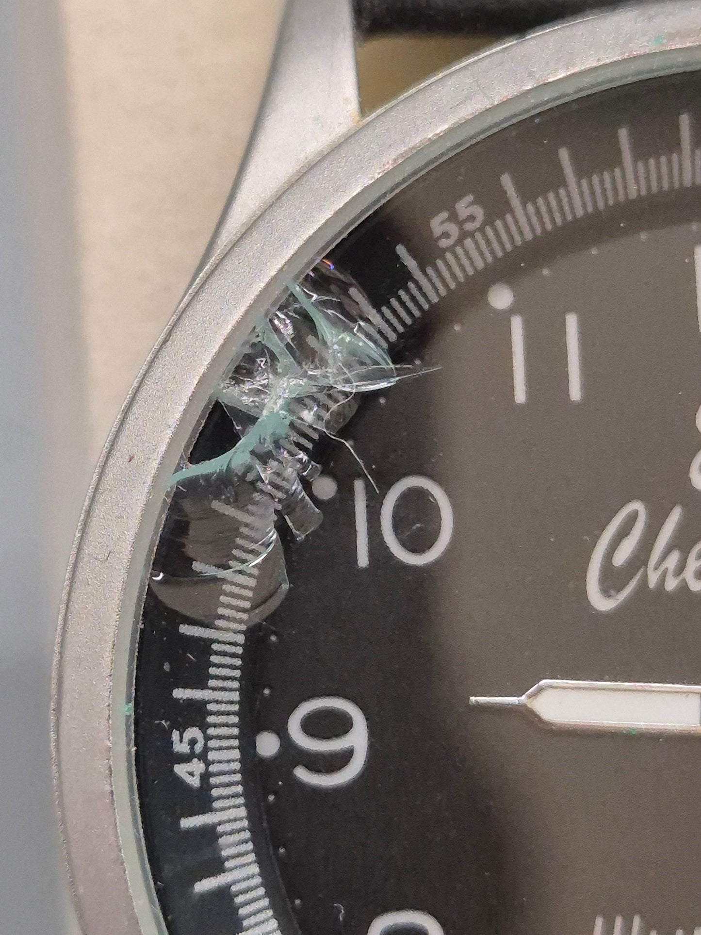 Klassische Eric Chevillard Herren Uhr – Mit Lederarmband & Beleuchtung