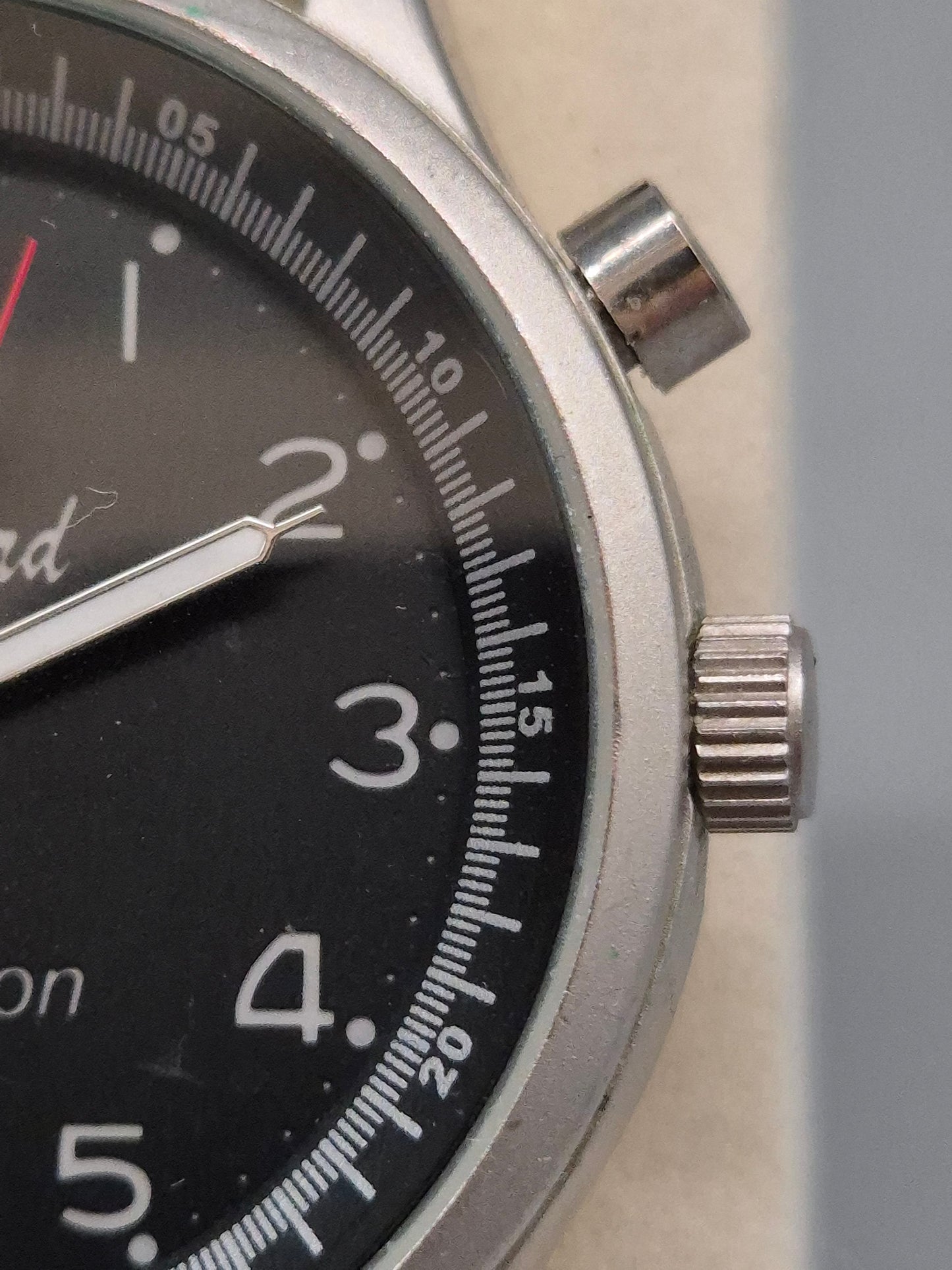 Klassische Eric Chevillard Herren Uhr – Mit Lederarmband & Beleuchtung