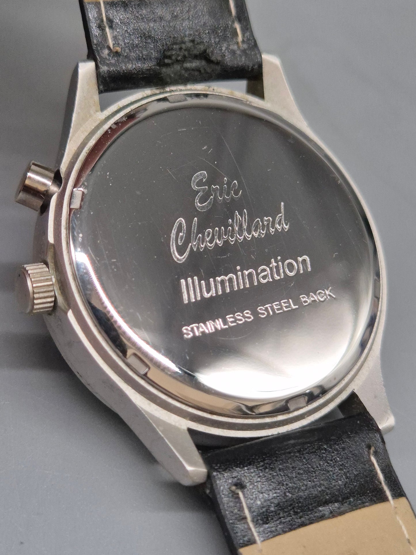 Klassische Eric Chevillard Herren Uhr – Mit Lederarmband & Beleuchtung