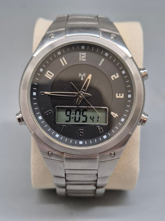 Funkgesteuerte TCM Herren Uhr – Edelstahl mit Digitalanzeige