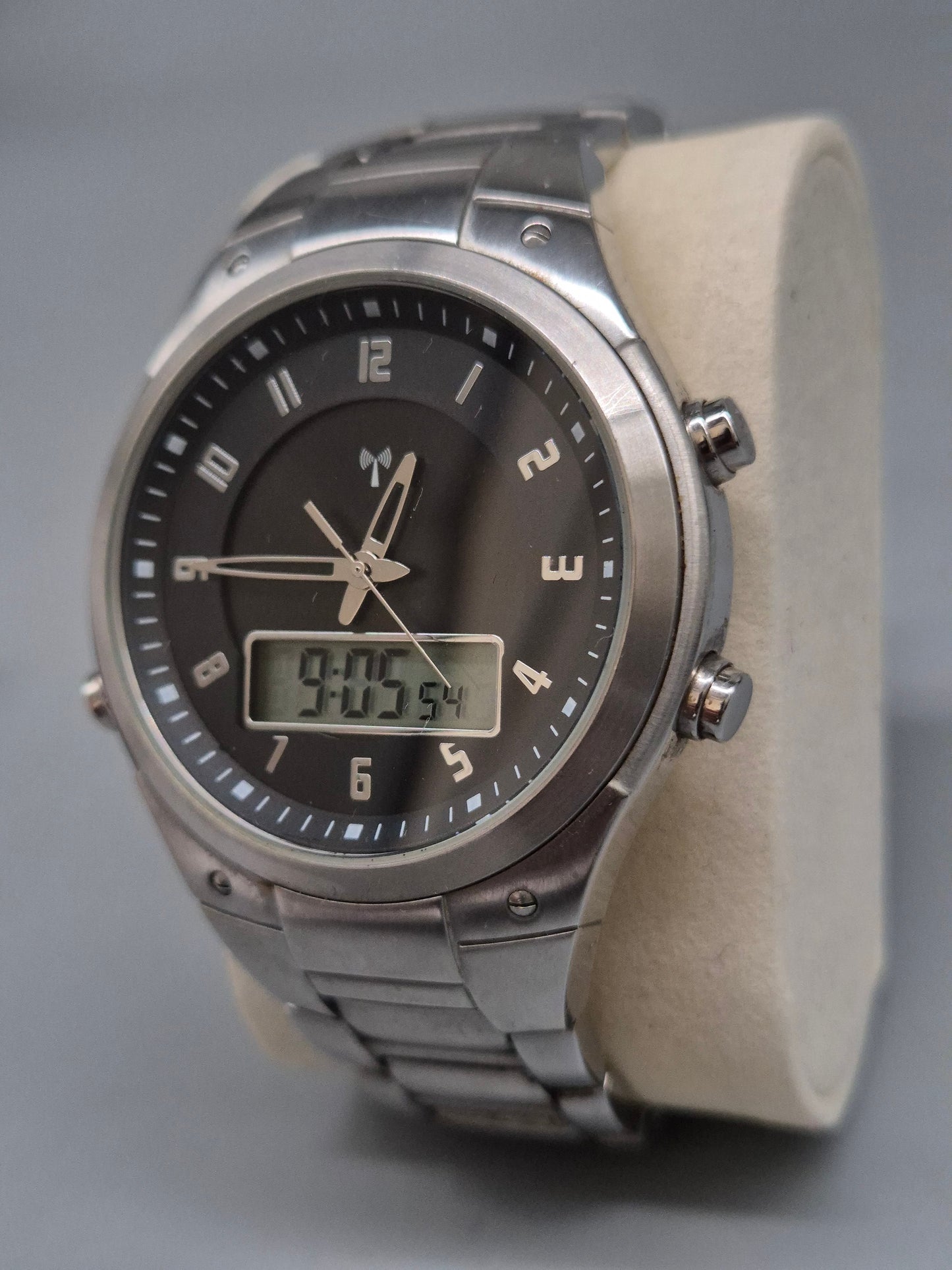 Funkgesteuerte TCM Herren Uhr – Edelstahl mit Digitalanzeige