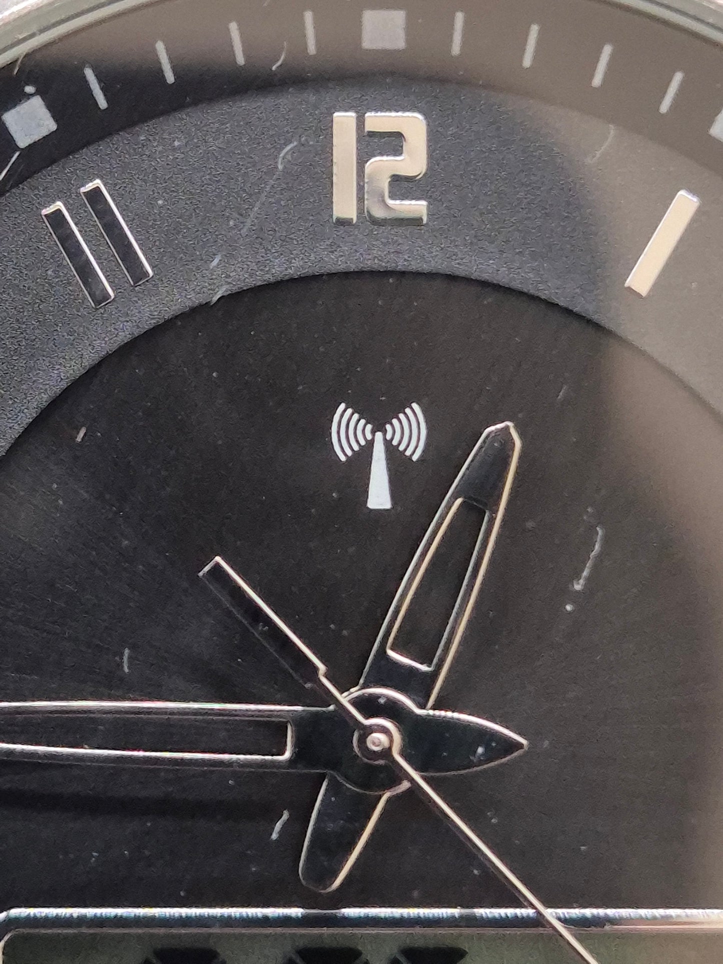 Funkgesteuerte TCM Herren Uhr – Edelstahl mit Digitalanzeige