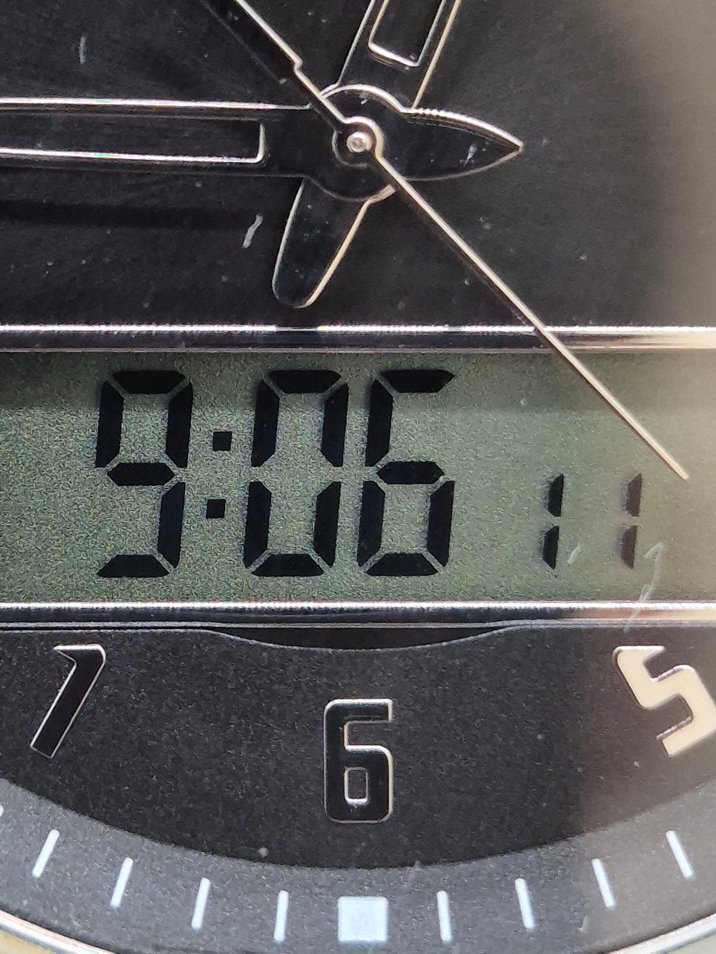 Funkgesteuerte TCM Herren Uhr – Edelstahl mit Digitalanzeige