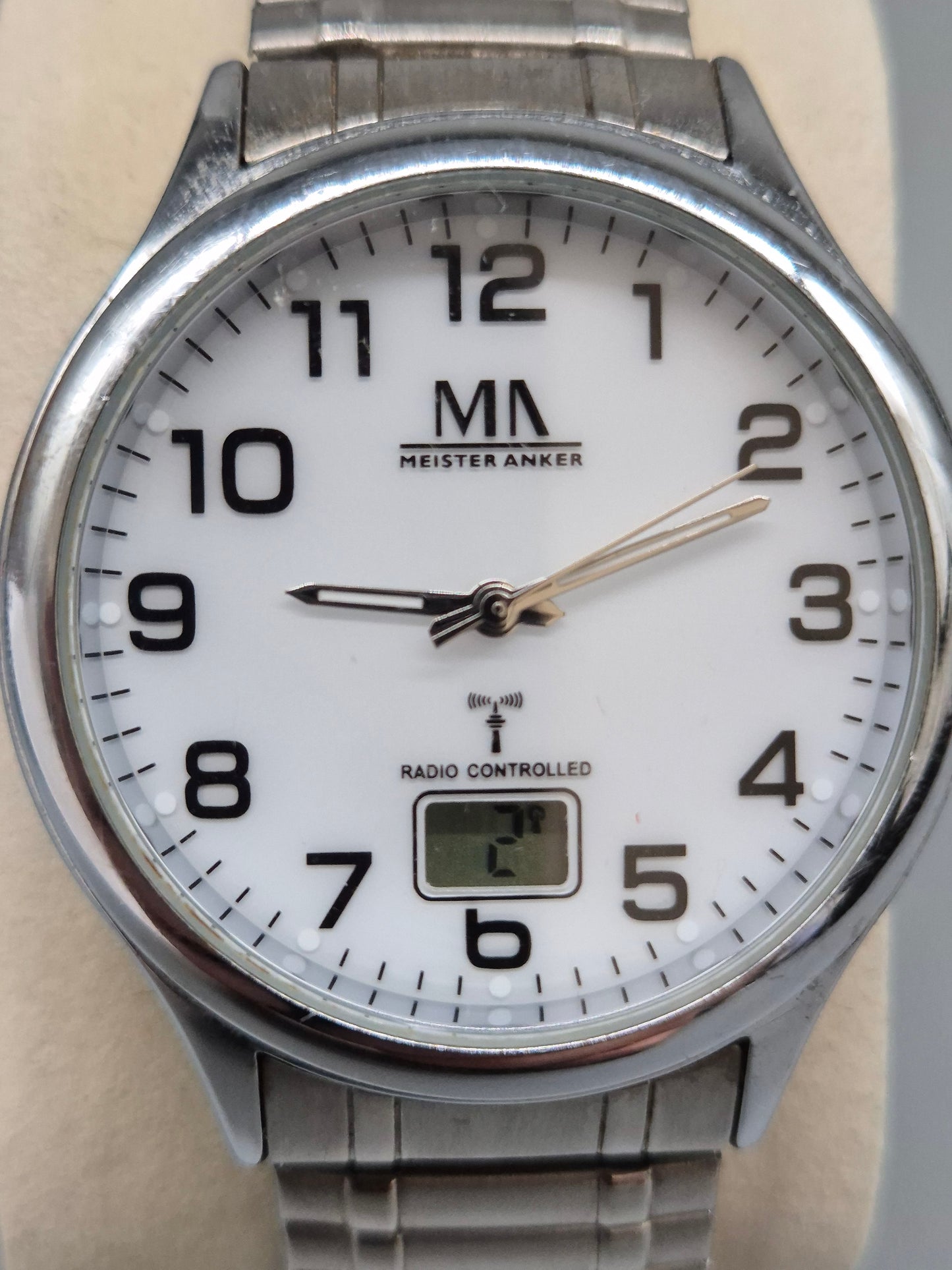 Meister Anker Herren Uhr – Funkuhr mit klarem Zifferblatt