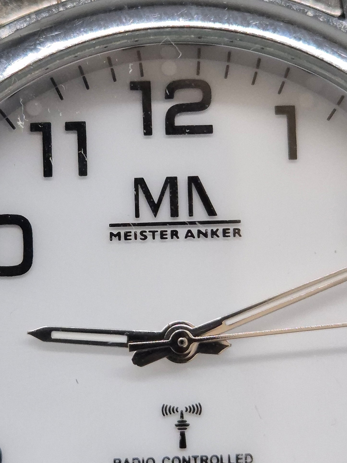 Meister Anker Herren Uhr – Funkuhr mit klarem Zifferblatt