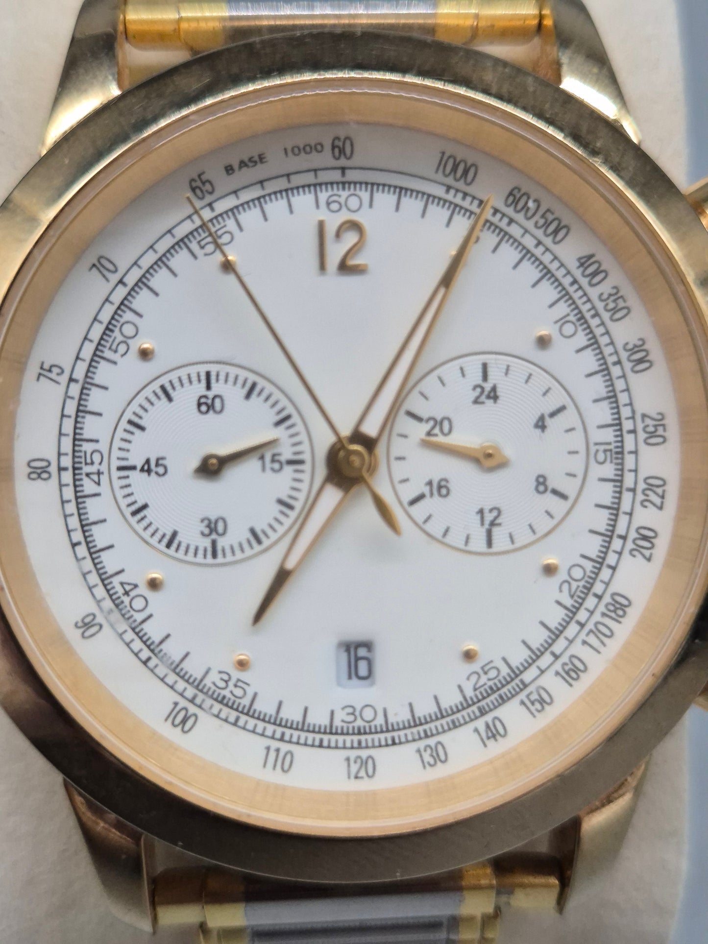 Exklusive Mercedes-Benz Herren Uhr – Chronograph mit Goldakzenten