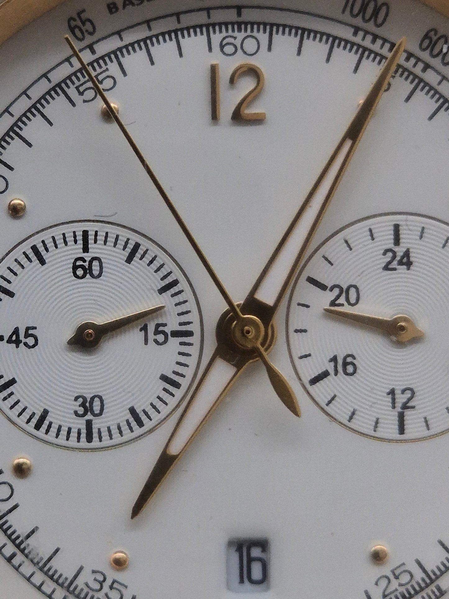 Exklusive Mercedes-Benz Herren Uhr – Chronograph mit Goldakzenten