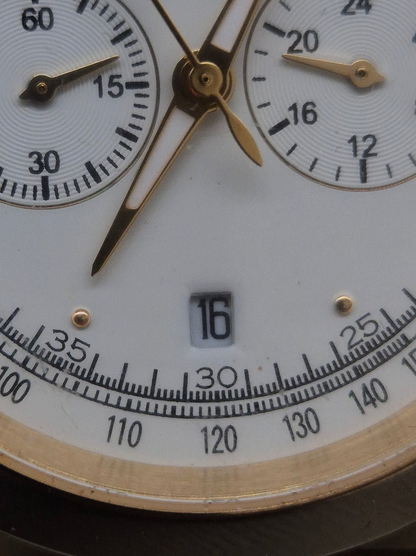 Exklusive Mercedes-Benz Herren Uhr – Chronograph mit Goldakzenten