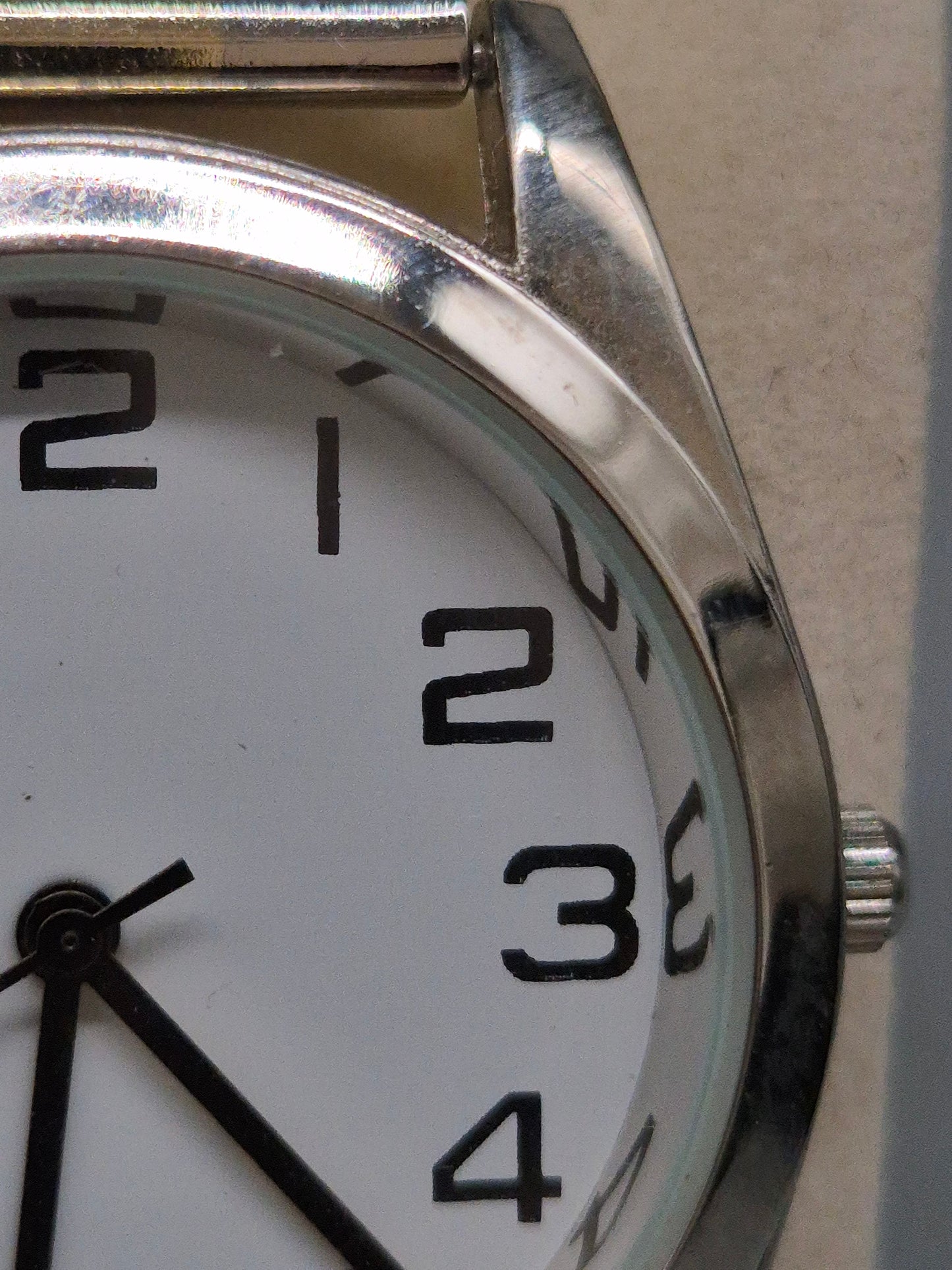 Klassische Herren Uhr mit elastischem Band – Gut lesbares Zifferblatt