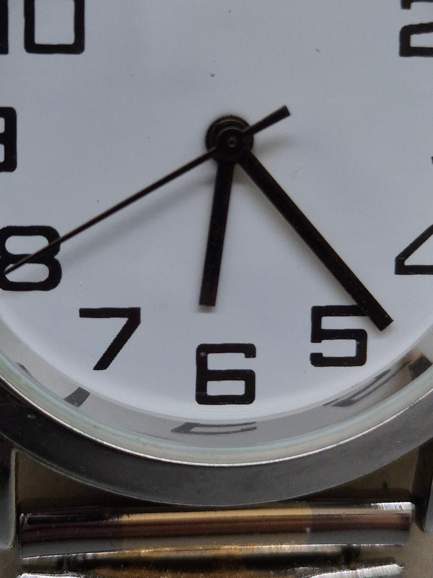 Klassische Herren Uhr mit elastischem Band – Gut lesbares Zifferblatt