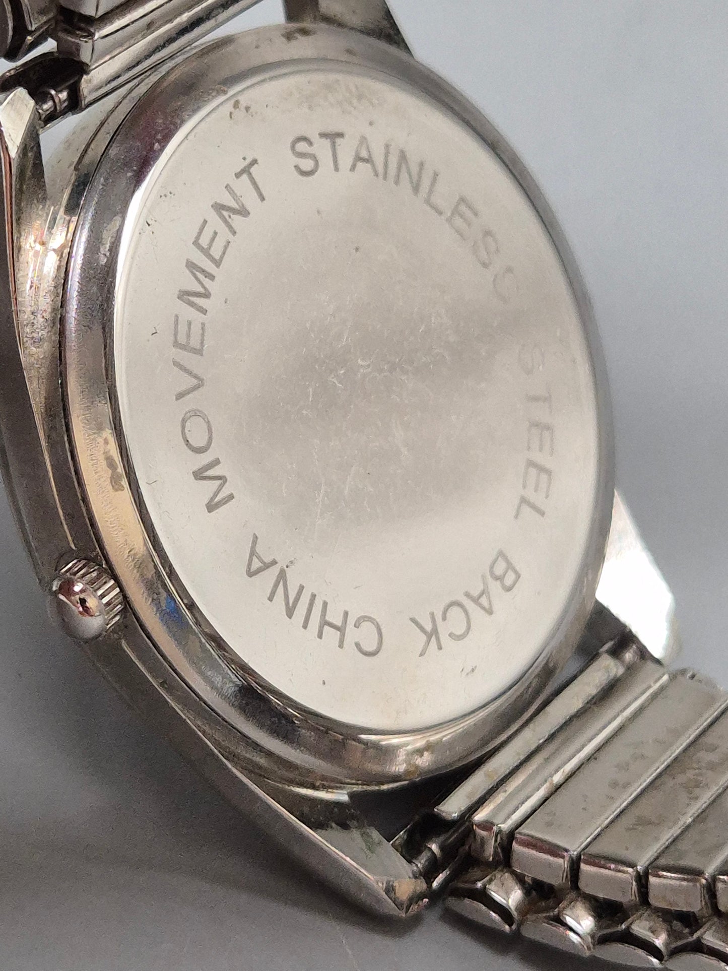 Klassische Herren Uhr mit elastischem Band – Gut lesbares Zifferblatt