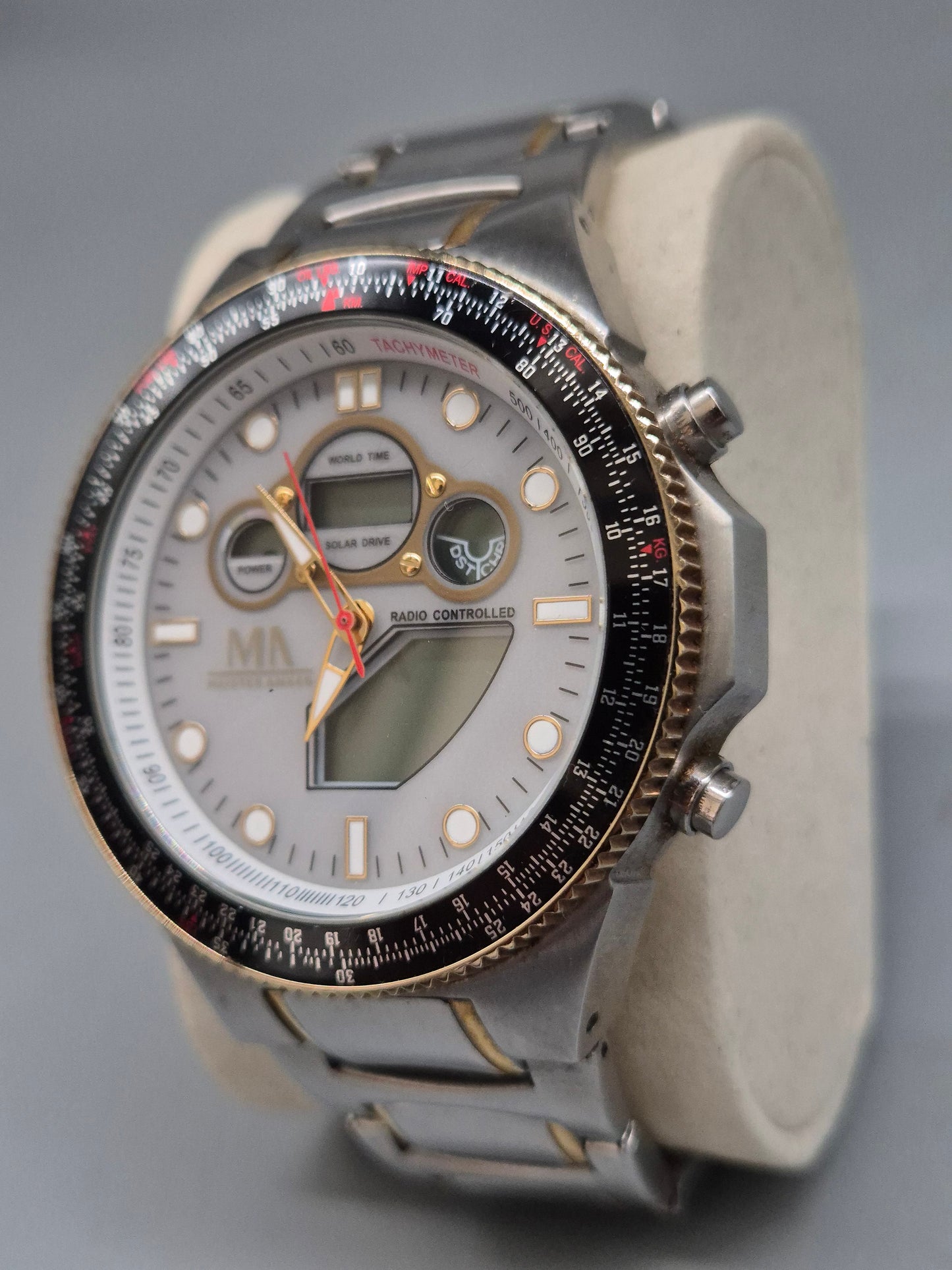 Moderne Meister Anker Radio‑Solar Herren Uhr – Titan, Funk & Weltzeit