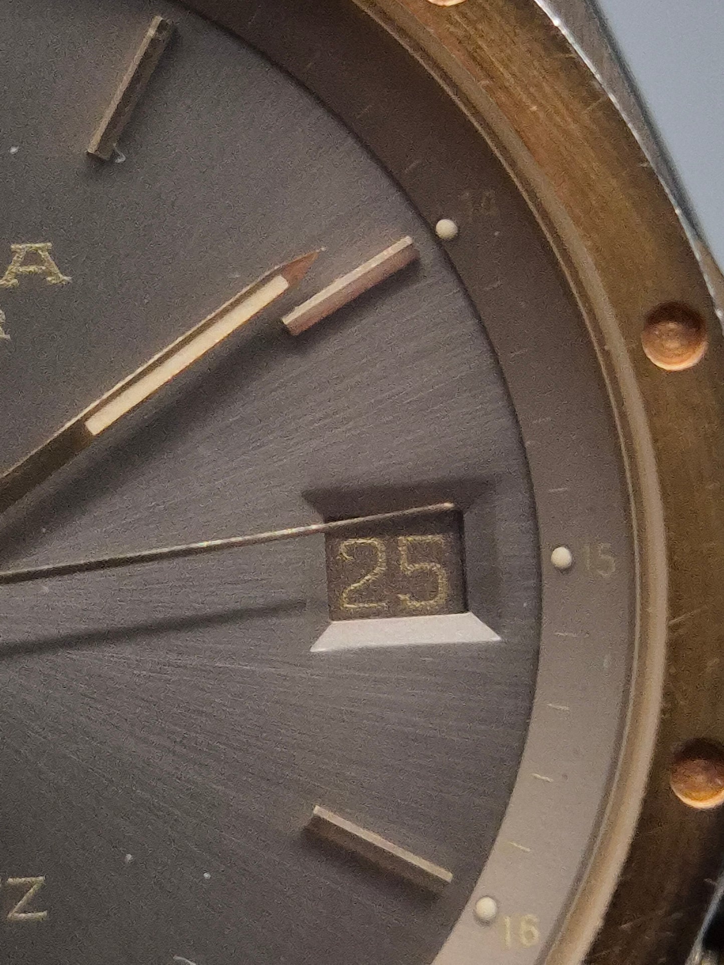 Dugena Tresor Herren Uhr – Zweifarbiges Design mit Schweizer Quarzwerk