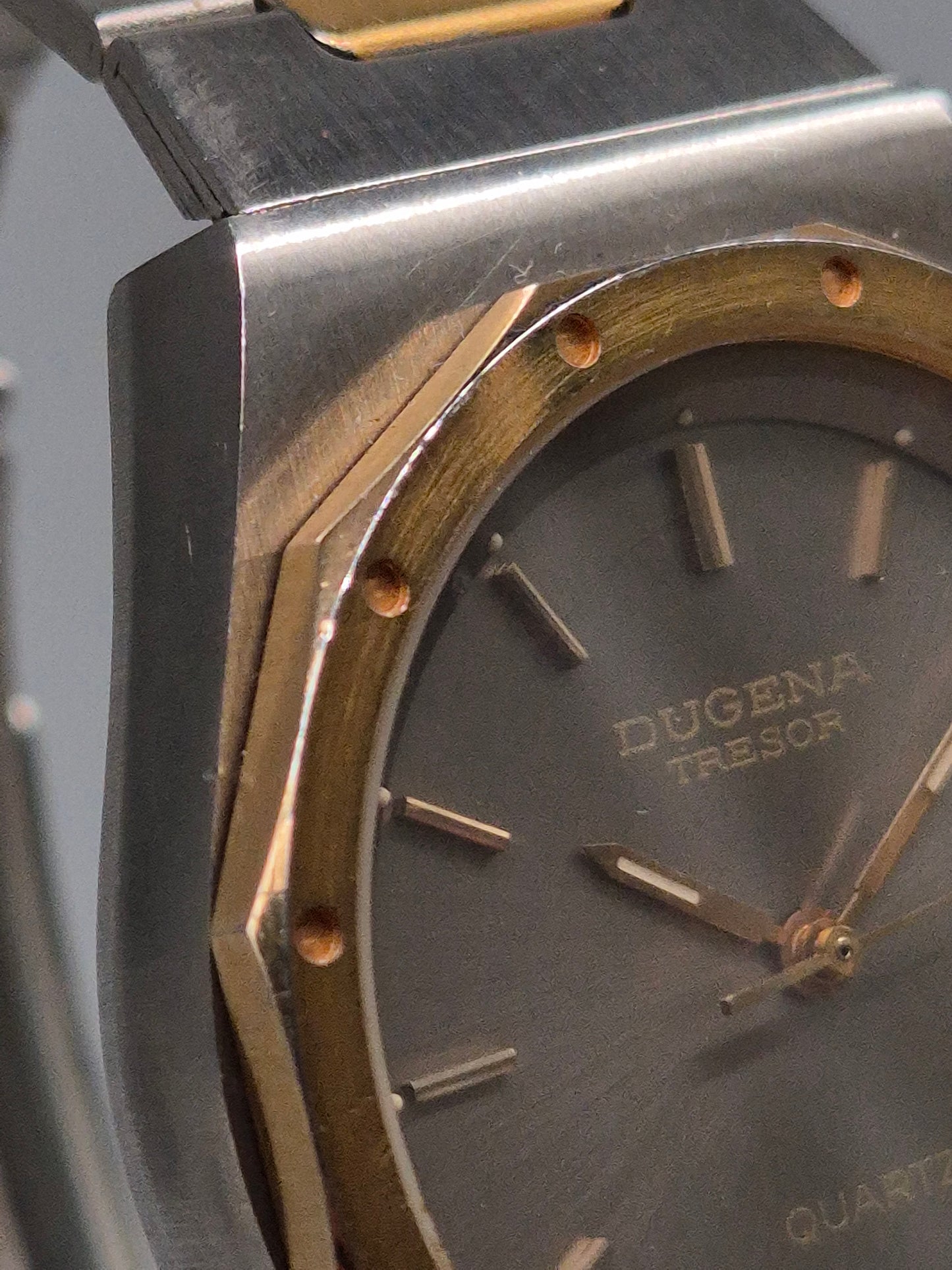 Dugena Tresor Herren Uhr – Zweifarbiges Design mit Schweizer Quarzwerk