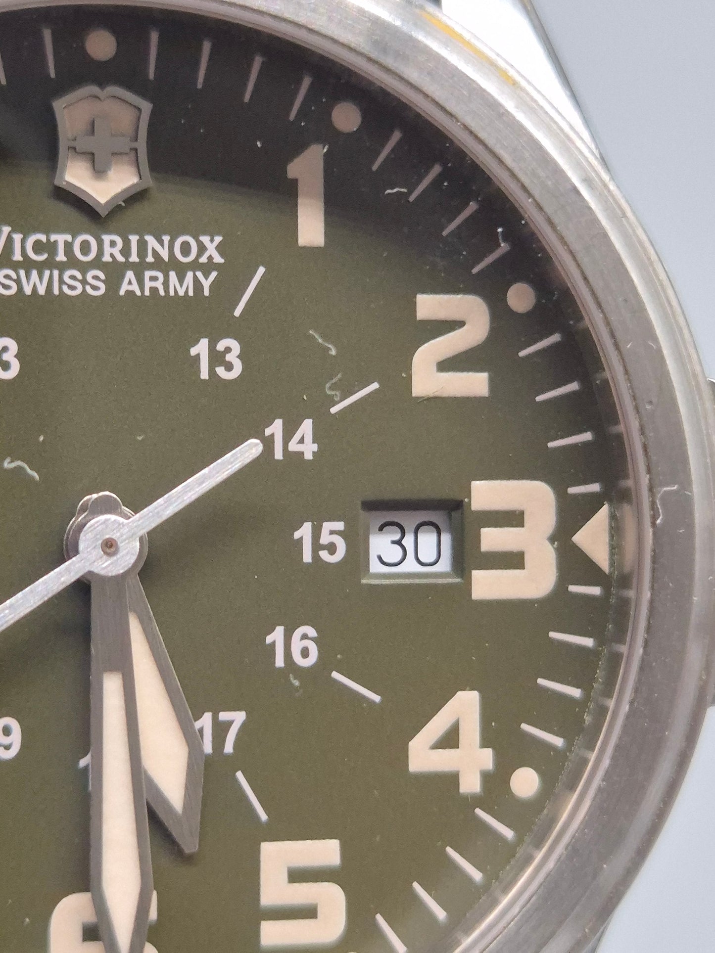 Victorinox Swiss Army Herren Uhr Robustes Feld‑Militärdesign Stahl Textilband