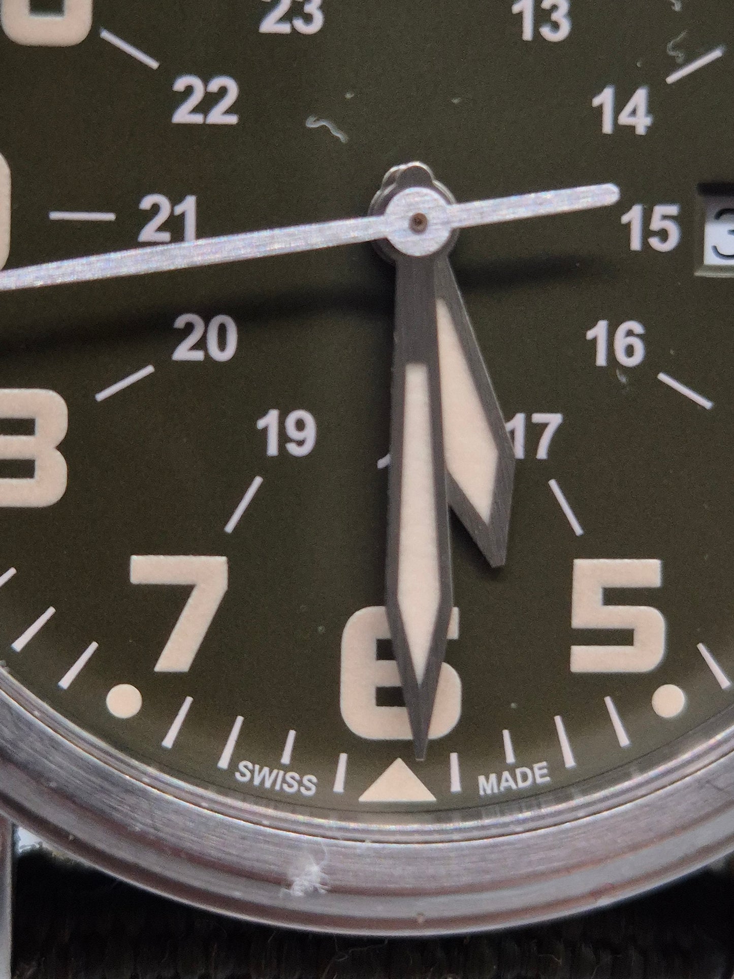 Victorinox Swiss Army Herren Uhr Robustes Feld‑Militärdesign Stahl Textilband