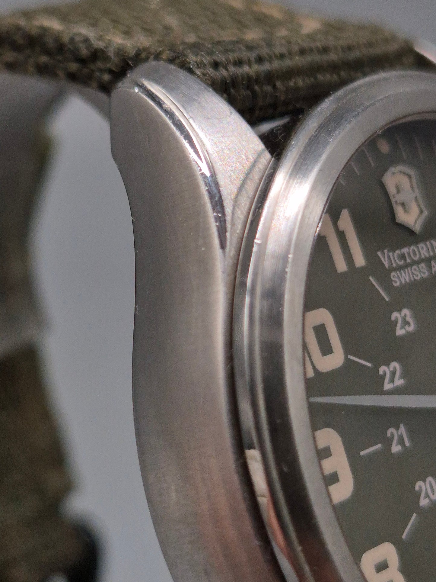 Victorinox Swiss Army Herren Uhr Robustes Feld‑Militärdesign Stahl Textilband