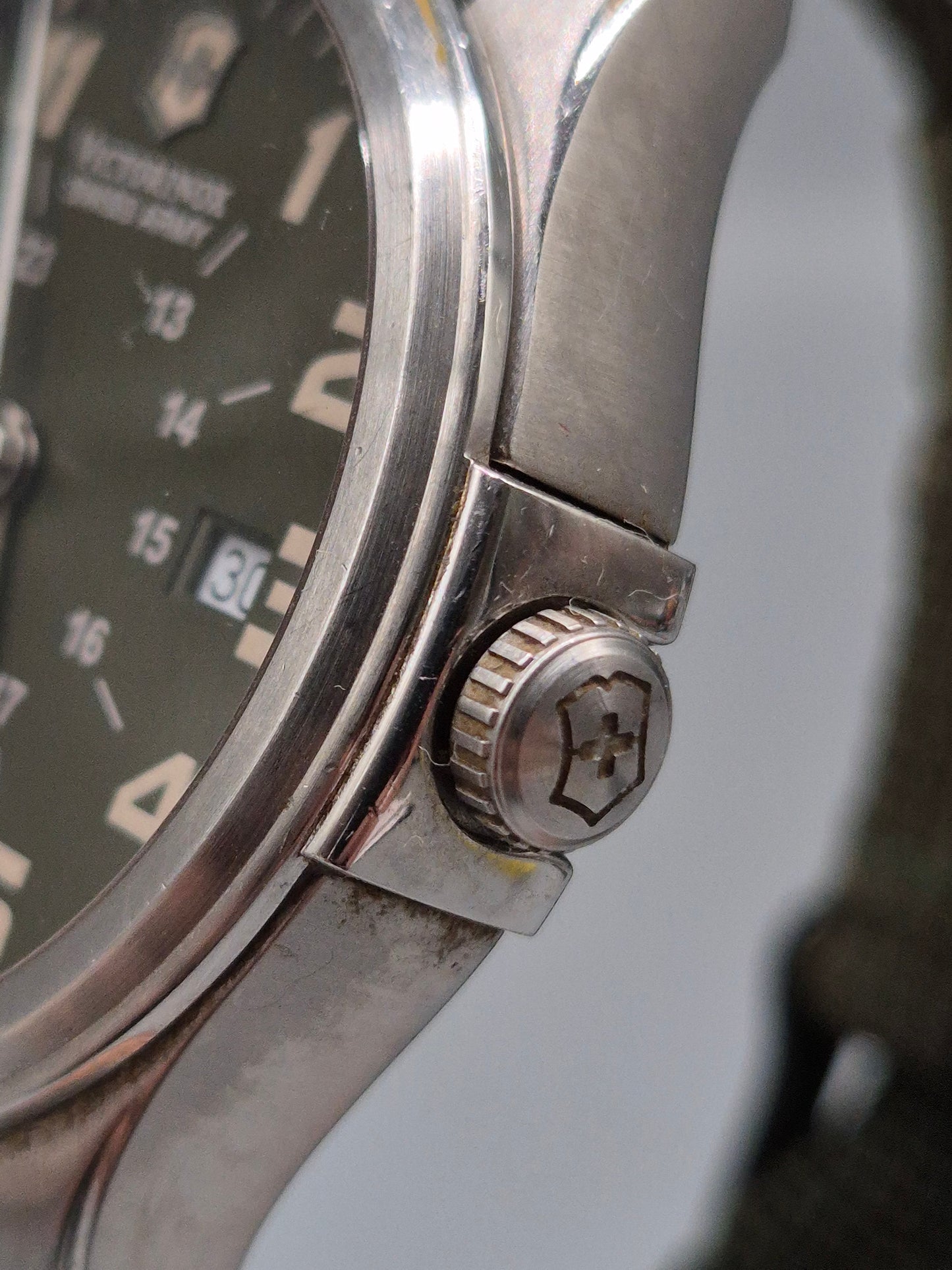 Victorinox Swiss Army Herren Uhr Robustes Feld‑Militärdesign Stahl Textilband